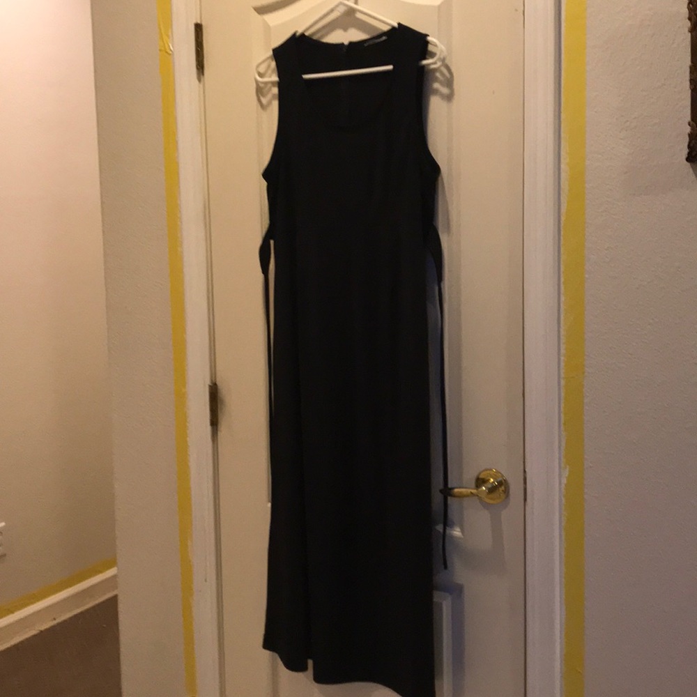 Very good condition.  Black maternity dress.